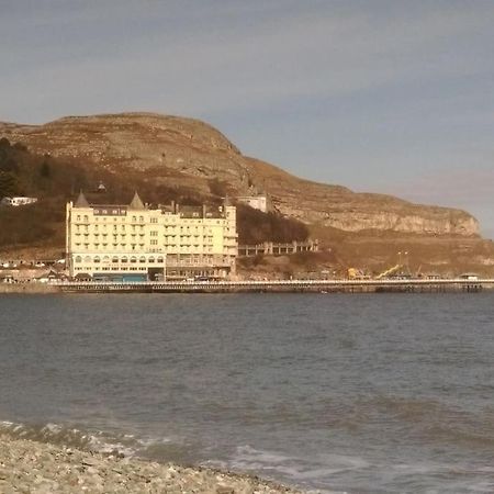 Spacious Cosy Apartment Llandudno Exterior photo
