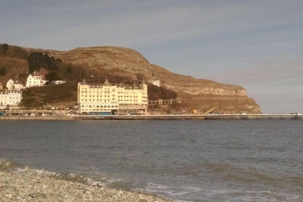Spacious Cosy Apartment Llandudno Exterior photo